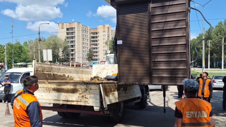 Незаконний МАФ знесли у спальному районі Запоріжжя
