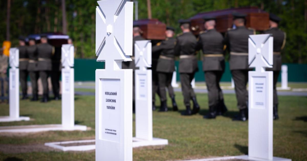 У Києві поховали невпізнаних військових з Харківської області