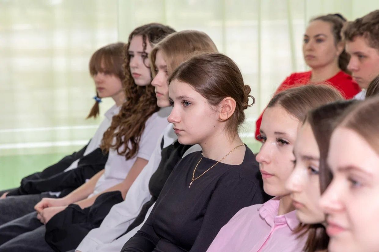 У так званій "лнр" окупанти посилять пропаганду та мілітаризацію дітей …