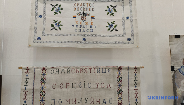 У тернопільському музеї відкрили виставку вишитих виробів, створених політв'язнями та …
