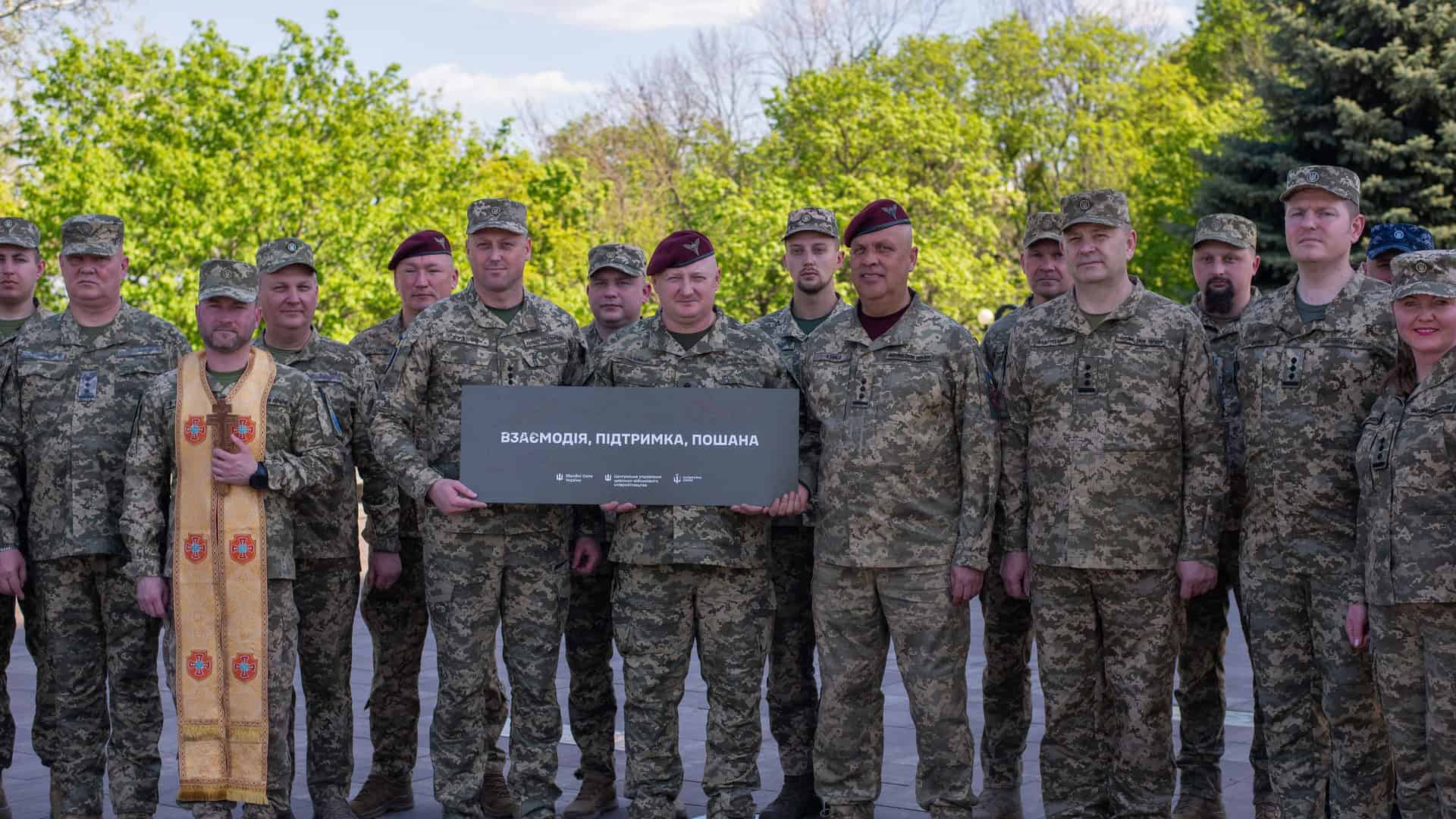 У центрі Києва відкрили 26-й пам’ятний знак фахівцям ЦВС