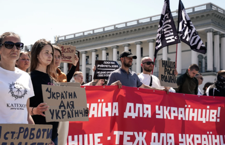 У центрі Києва стартував масштабний мітинг під гаслом “Україна — …