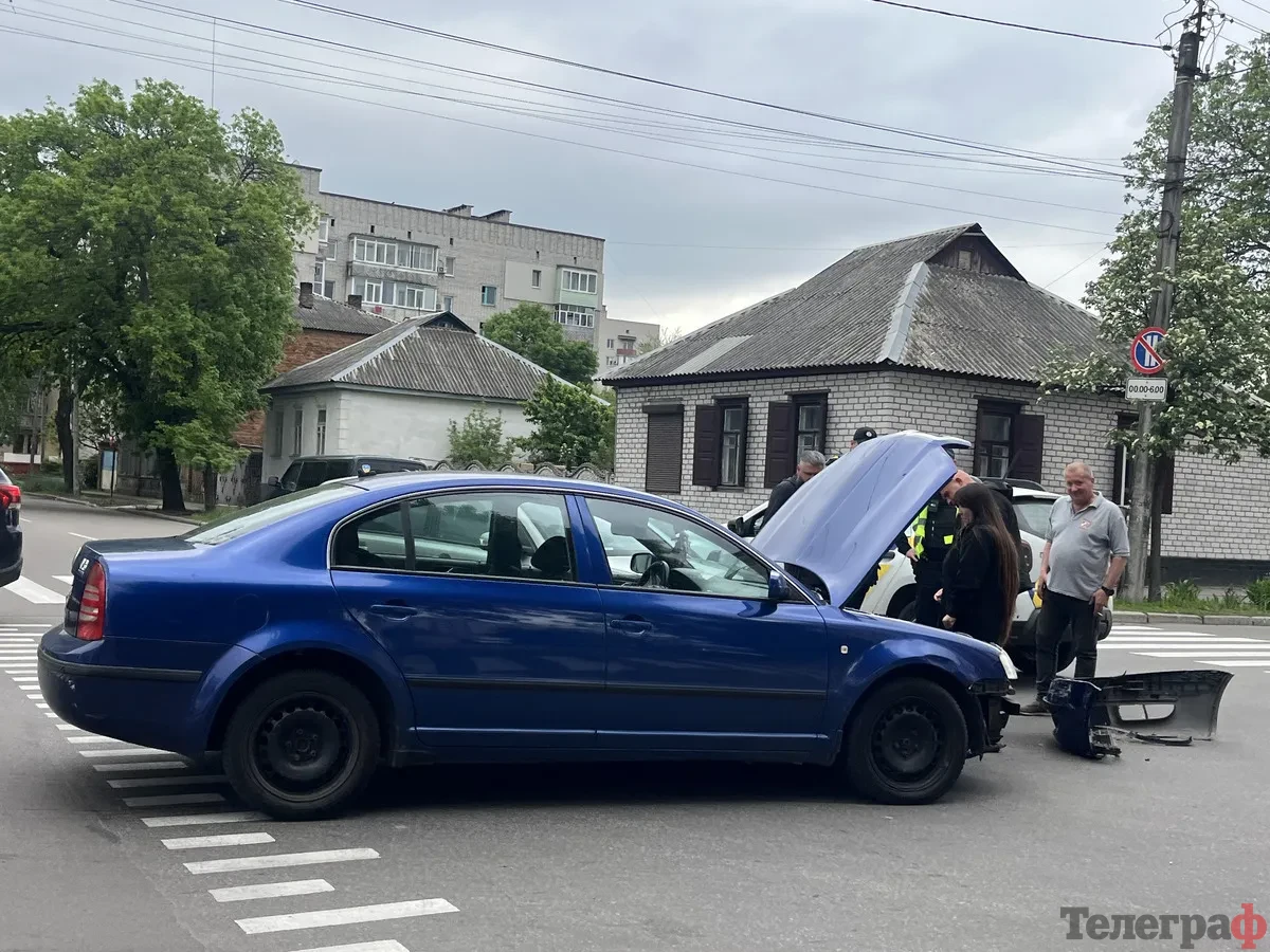У центрі Кременчука зіткнулися два автомобілі