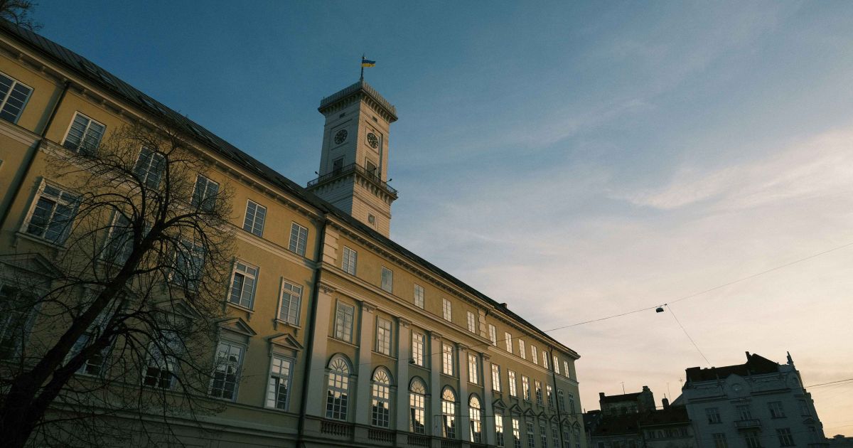 У центрі Львова австралієць загинув після падіння з ратуші