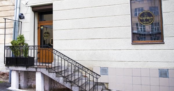 У центрі Львова викрили замаскований під масажний салон бордель