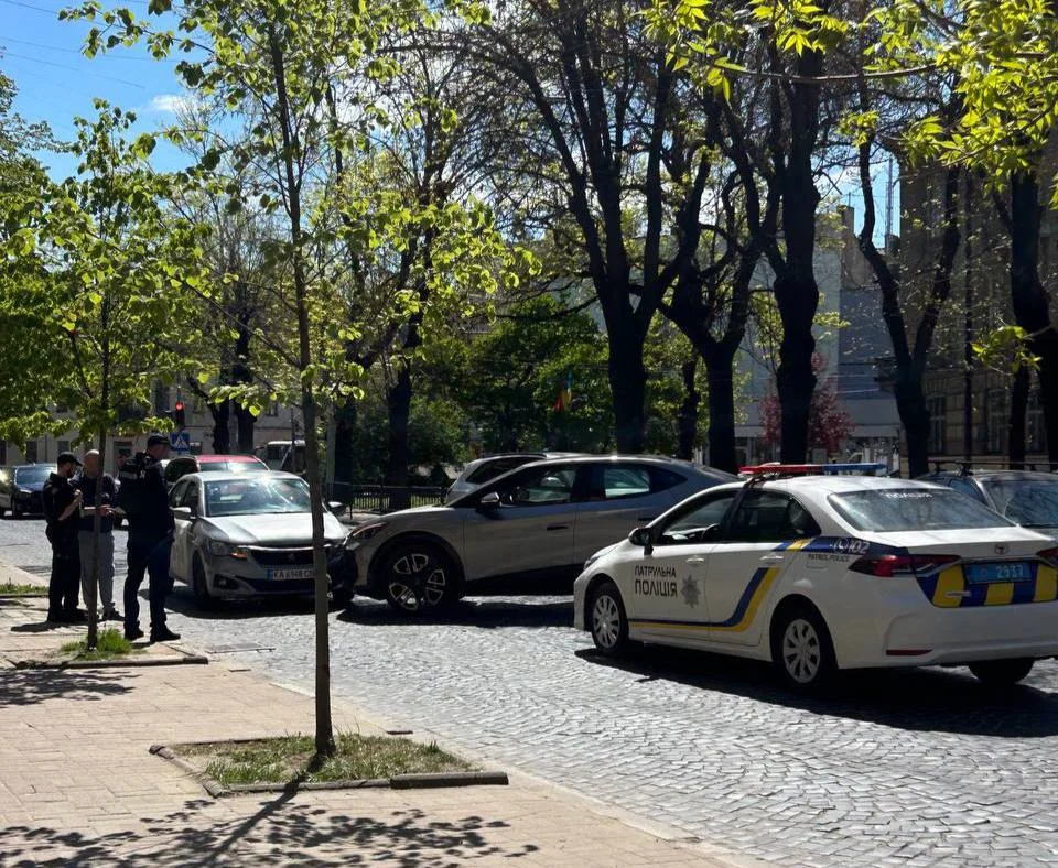 У центрі Львова не розминулись автомобілі