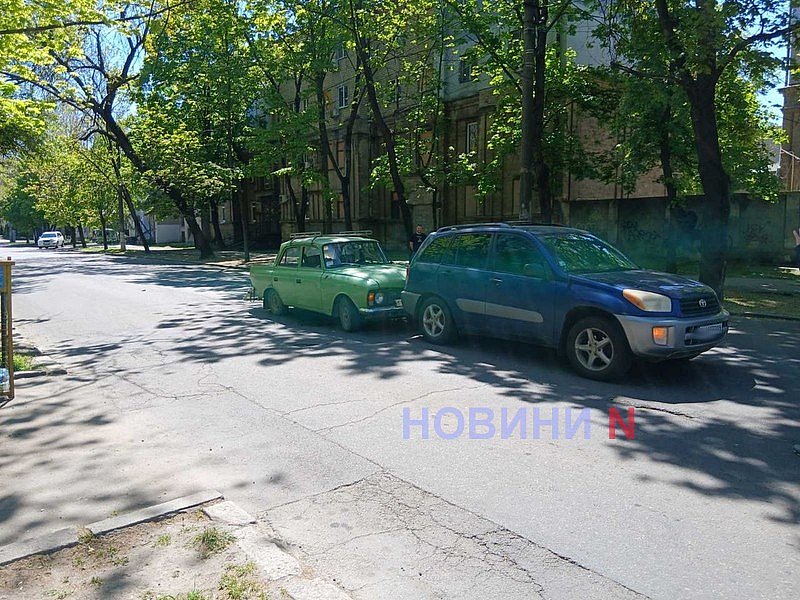 У центрі Миколаєва «Москвич» врізався в «Тойоту»