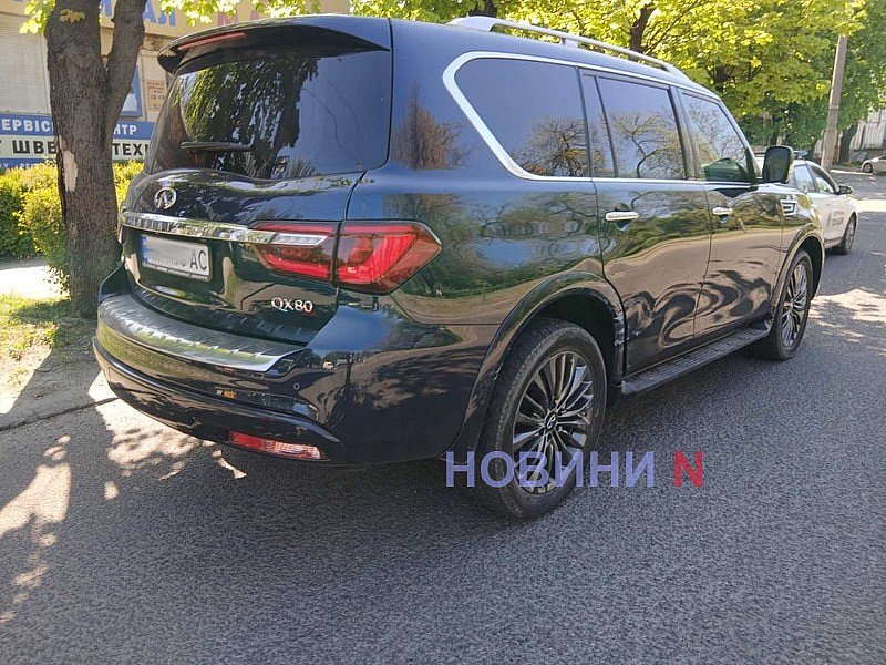 У центрі Миколаєва «Фольксваген» зіткнувся з «Інфініті»