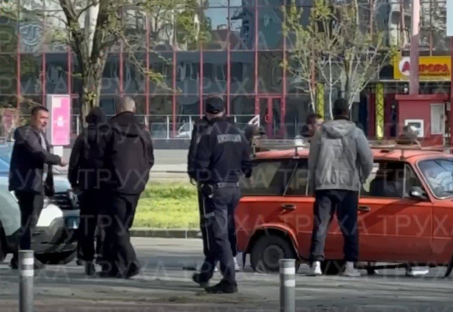 У центрі Миколаєва виникла бійка із співробітниками ТЦК: відео з …