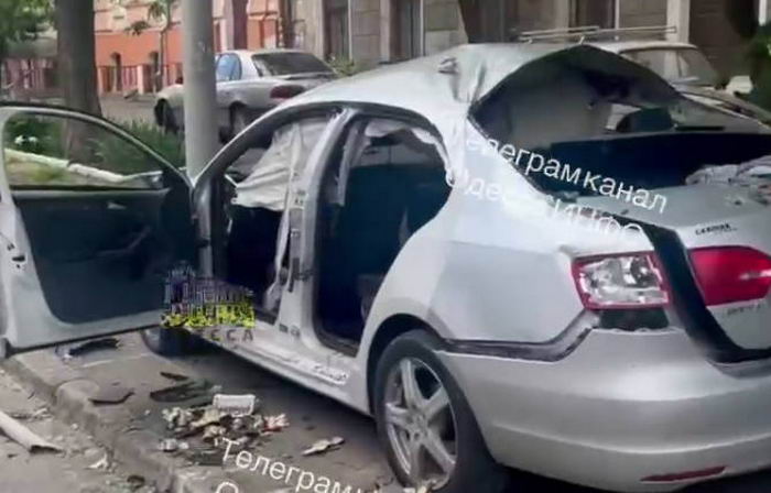 У центрі Одеси вночі стався вибух автомобіля – у СБУ …