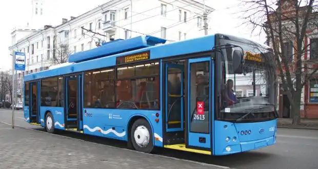 У центрі Рівного сталася ДТП: рух тролейбусів ускладнений