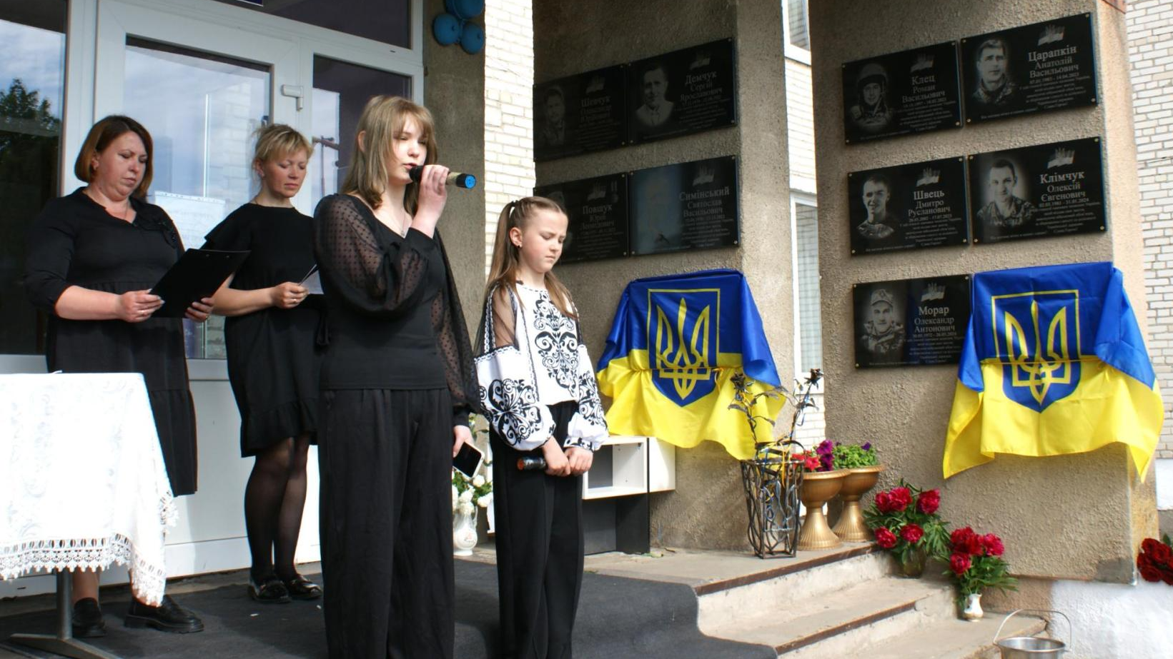 У школі на Волині відкрили меморіальні дошки загиблим захисникам-випускникам
