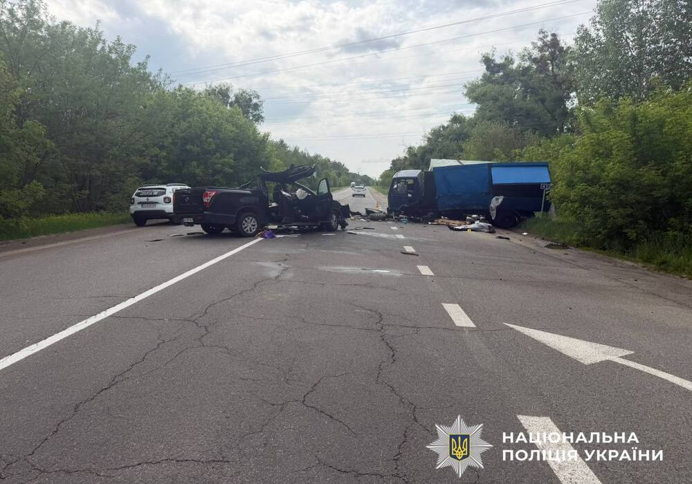 Фатальна аварія на Вишгородщині: водій загинув, пасажирку госпіталізували після лобового …