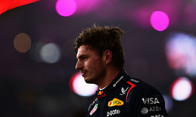 Ферстаппен показав спеціальний рожевий шолом для Гран-прі Маямі