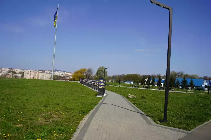 Флагшток передадуть Чернівецькій міськраді: місто буде завершувати проєкт