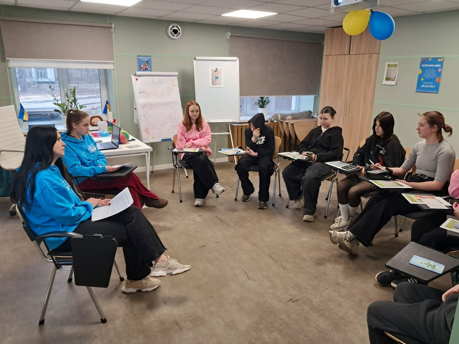 Формують стійкість: у Центрі життєстійкості Лозівської громади підтримують дорослих і …