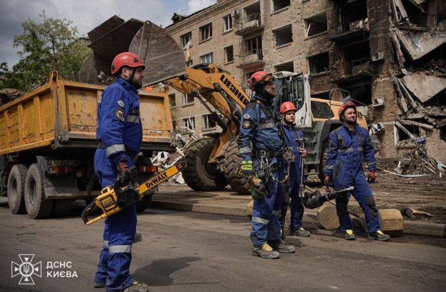 Фрагменти тіла на місці вибуху: в Києві знайшли нових жертв …