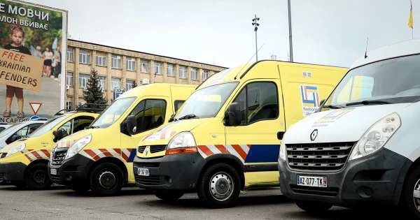 Французькі партнери передали Миколаєву автомобілі для комунальних підприємств і «швидкі»