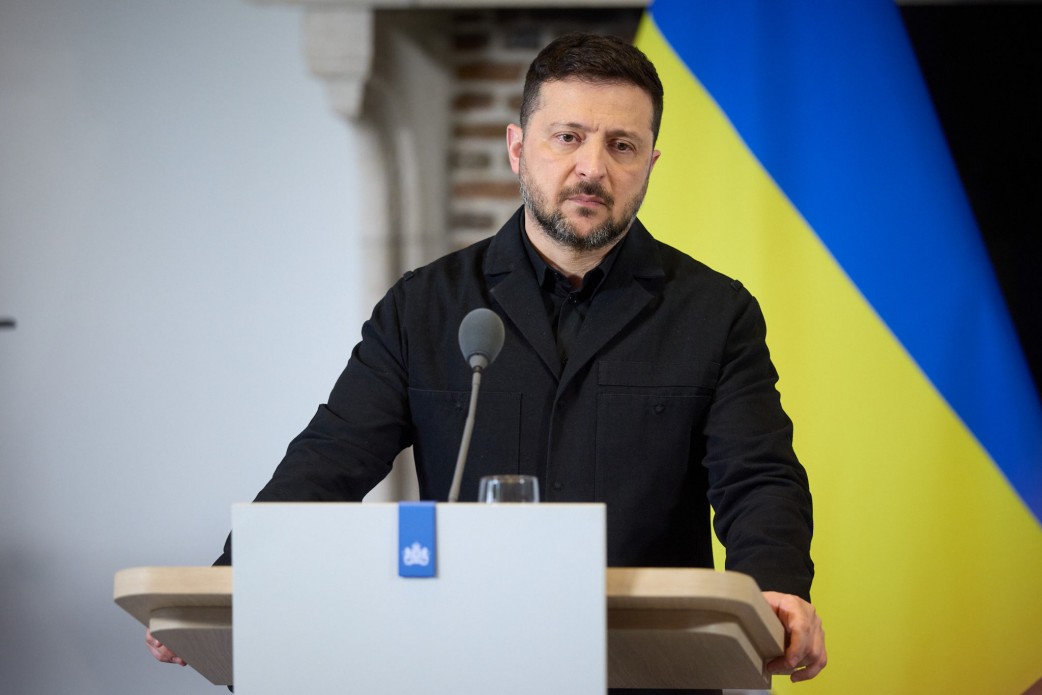 Франція готова допомогти Україні з розробкою антибалістичного озброєння, – Зеленський