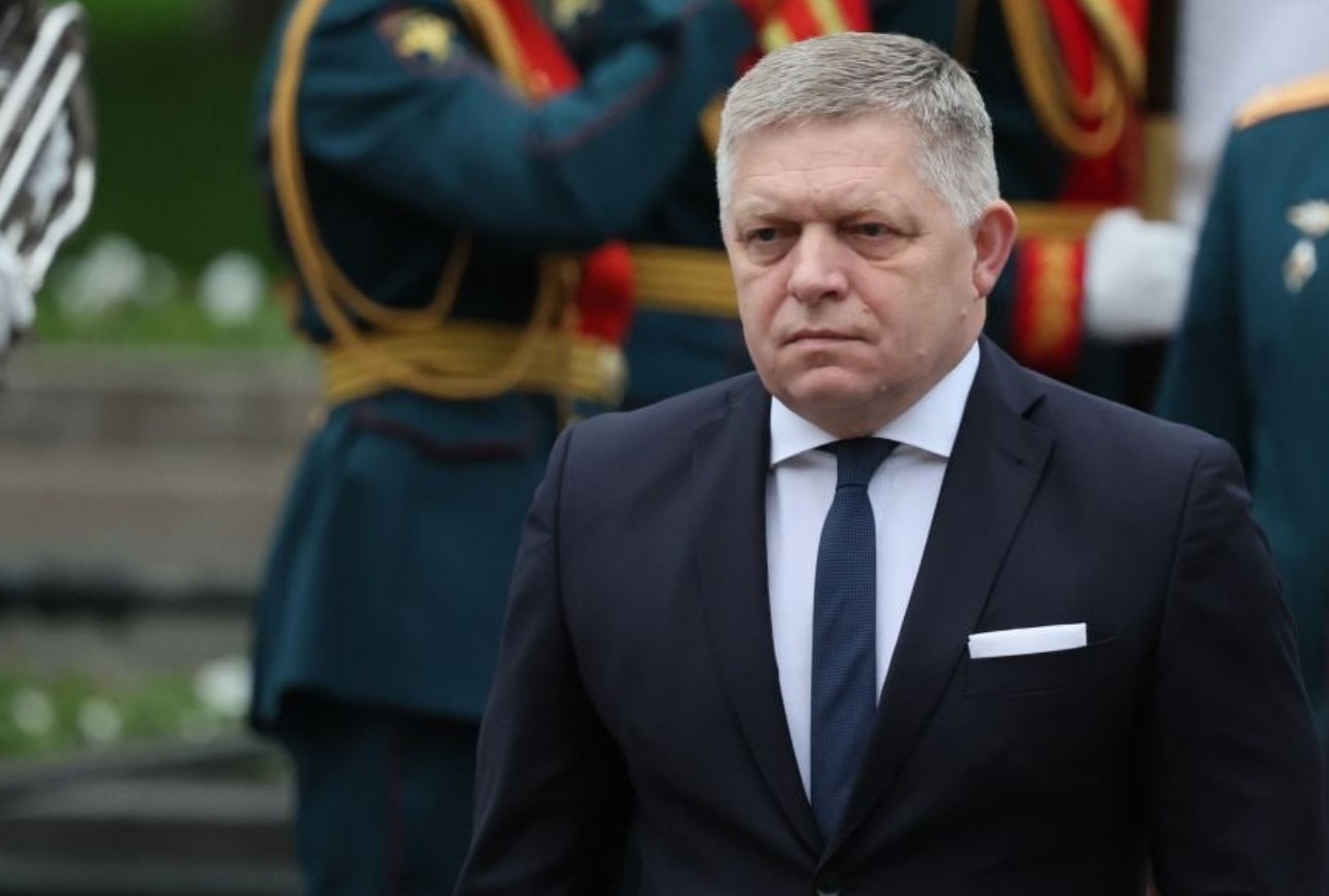 Фіцо: Якщо Зеленський зацікавлений у зустрічі, він мусить подзвонити до …