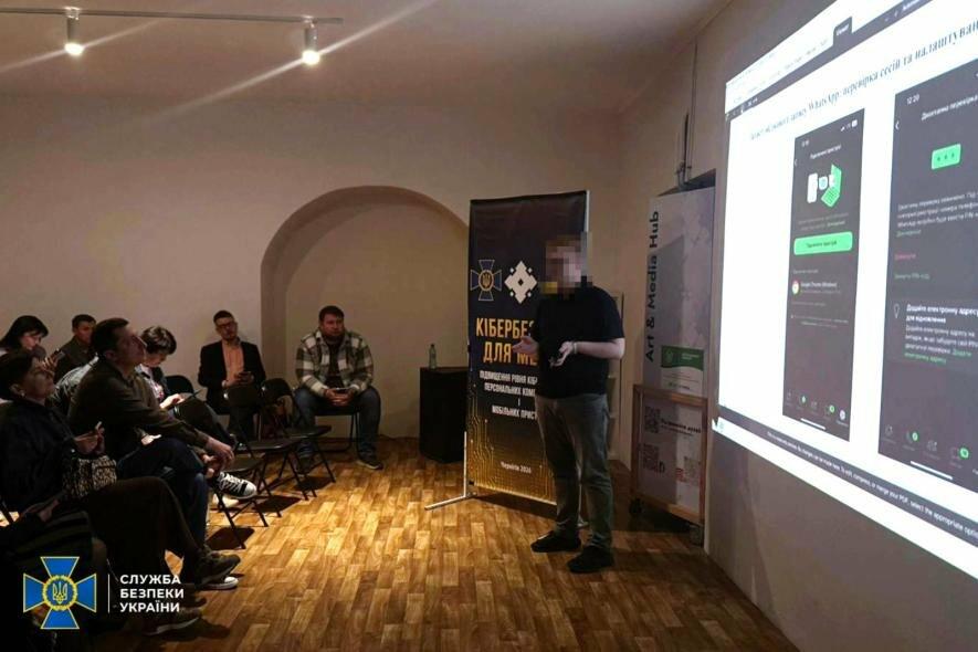 Фішинг, DDoS та злам акаунтів: СБУ провела у Чернігові тренінг …