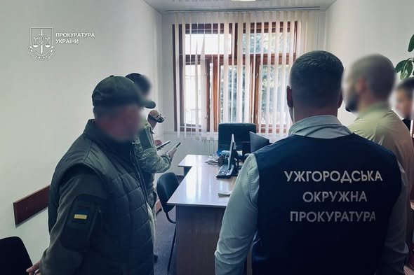 Хабар в Ужгороді: посадовець екоінспекції «торгував» робочими місцями за тисячі …