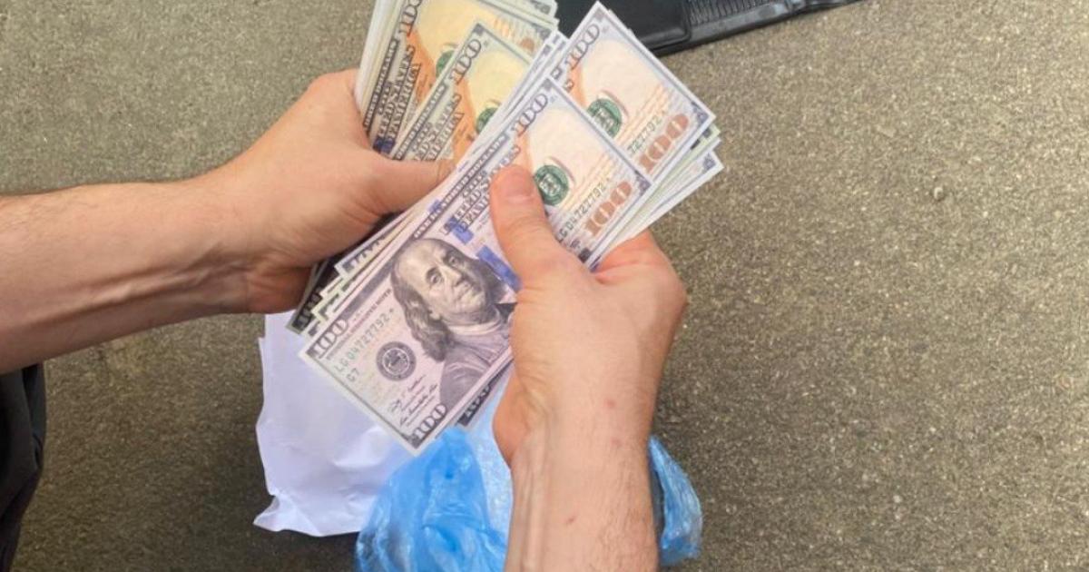 Харків'янин допомагав чоловікам нелегально виїхати з країни за 15 тис …