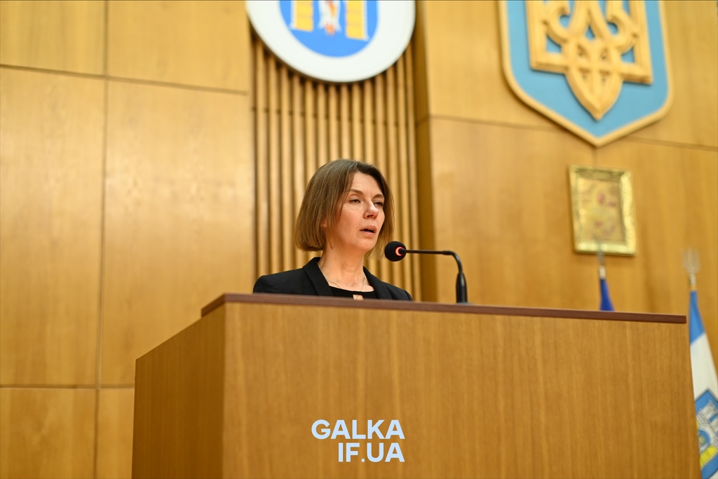 Хвороба прогресує щодня: франківка звернулась по допомогу для порятунку сина …