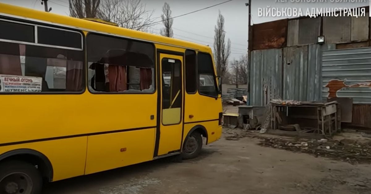 Херсон під ударом: росіяни вгатили по маршрутці, є жертви