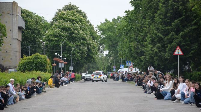 Хотинська громада зустріла на щиті мінометника Сергія Протасюка, який загинув …