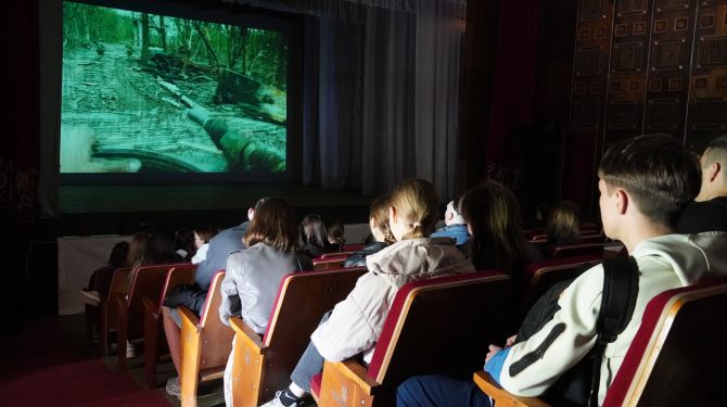 Хотинські старшокласники переглянули фільм про Героя України Дмитра Коцюбайла з …