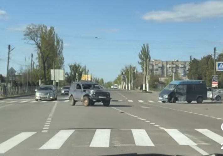 «Художники так бачать»: нова дорожня розмітка окупантів у Мелітополі спричиняє …
