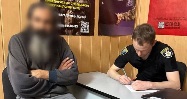 Центром Києва прогулявся голий чоловік