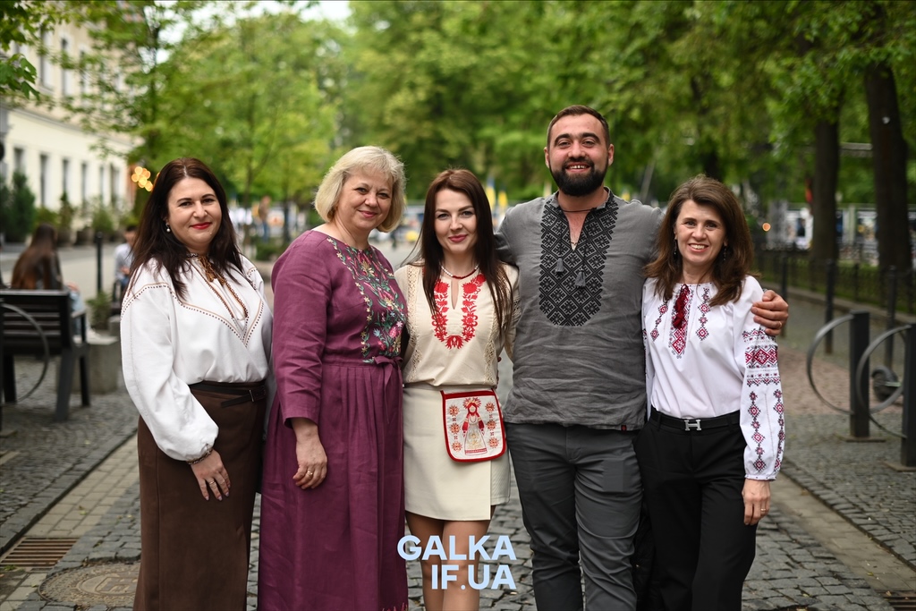 Це код нашої нації: франківці поділилися історіями своїх вишиванок (ФОТОРЕПОРТАЖ)