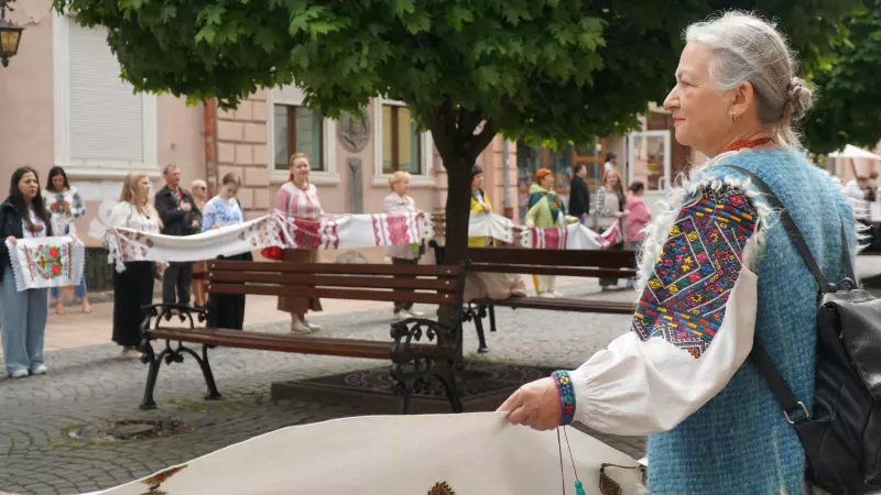 «Це ідентичність нашої нації»: у Чернівцях відбулася акція «Вишивана дорога …
