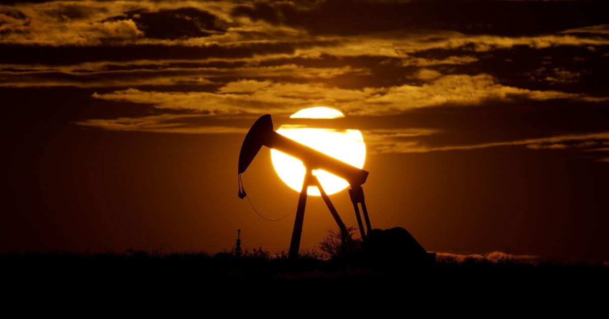 Ціни на нафту знижуються через рішення ОАЕ вийти з ОПЕК