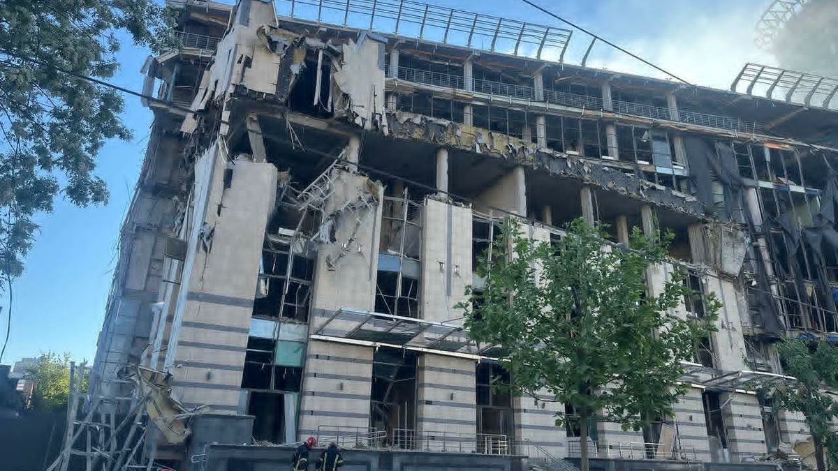 Частина пошкодженого БЦ LUWR буде демонтована