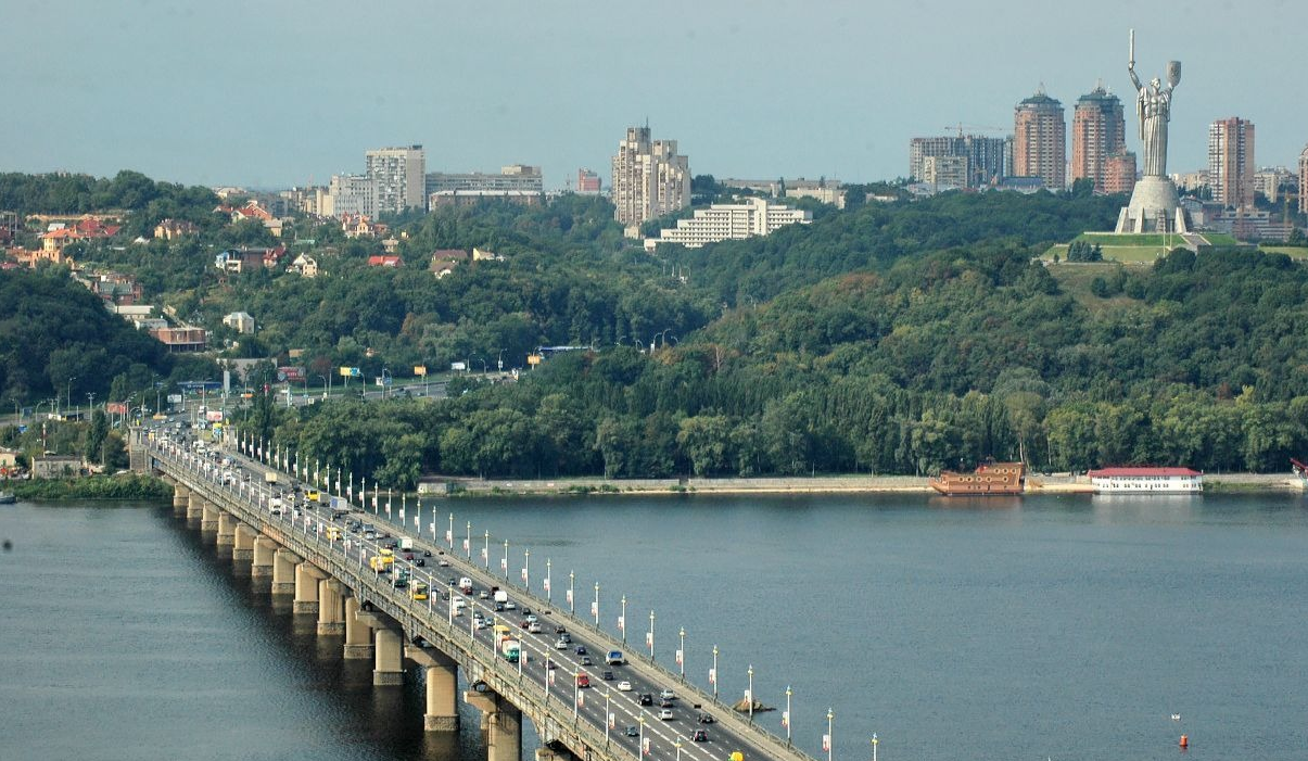 Часткове обмеження руху на мосту Патона в Києві