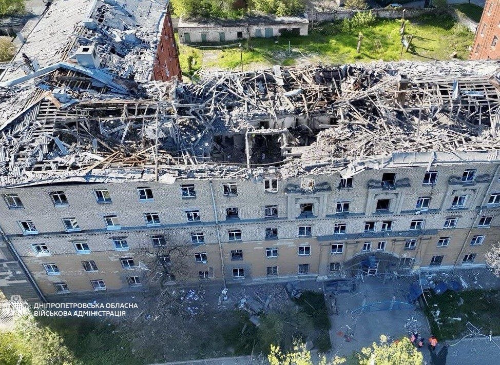 Через атаку по Дніпру загинула людина, ще 11 дістали поранень