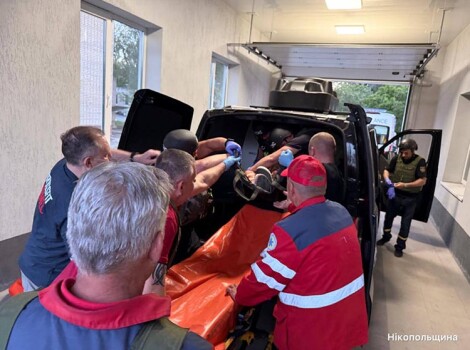 Через ворожі обстріли на Нікопольщині поранено багато людей, серед них …