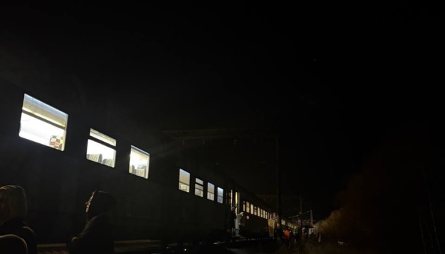 Через загрозу дронів уночі з потяга «Київ-Дніпро» евакуювали близько 700 пасажирів