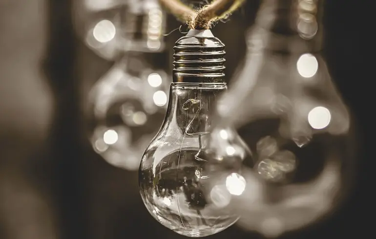 Через обстріли РФ сім областей залишилися без світла