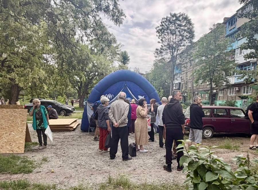 Через ранкову атаку у Дніпрі пошкоджено багатоповерхівки та дитсадки
