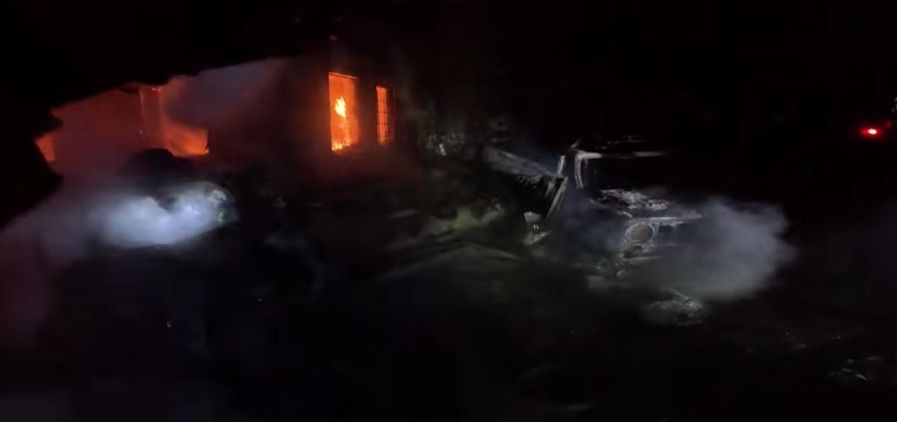 Через російські обстріли Донеччини палали житлові будинки, господарські споруди та …