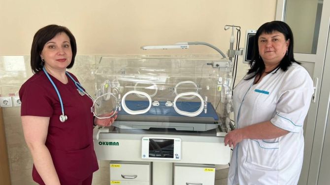 Чернівецька дитяча лікарня отримала неонатальний інкубатор для виходжування недоношених немовлят