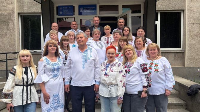 Чернівецька районна військова адміністрація привітала буковинців з Днем вишиванки