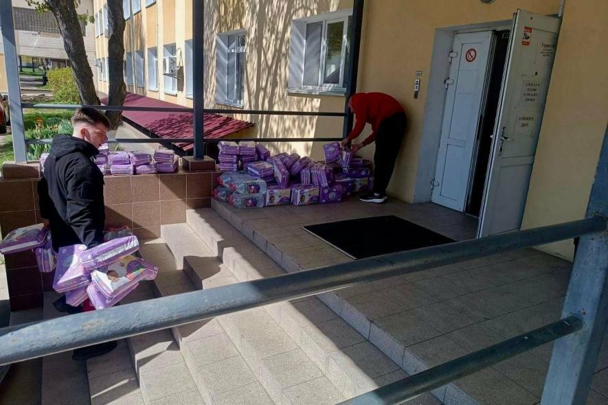 Чернігівська обласна дитяча лікарня отримала засоби гігієни та продукти від …
