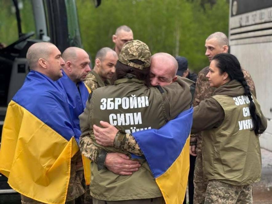 Чернігівщина зустрічає своїх: з полону повернулися Олександр Джугов і Віталій …