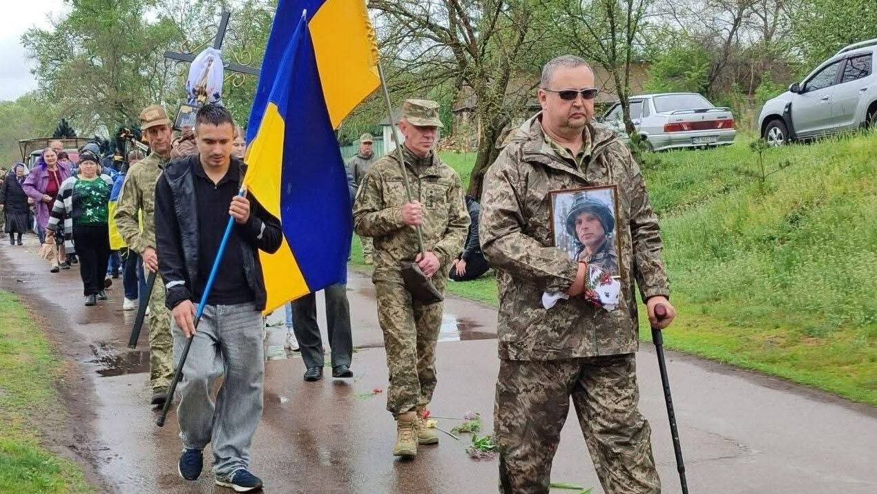 Чернігівщина провела в останню путь воїна Сергія Каракошу, який загинув …