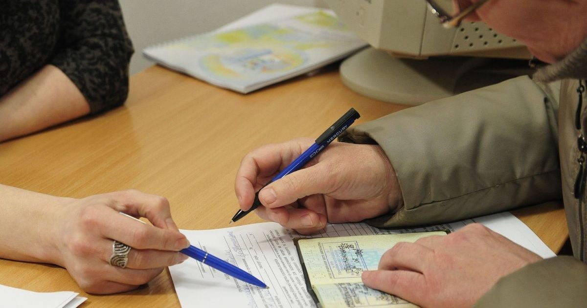 Чи можна втратити субсидію через виїзд за кордон: у ПФУ …